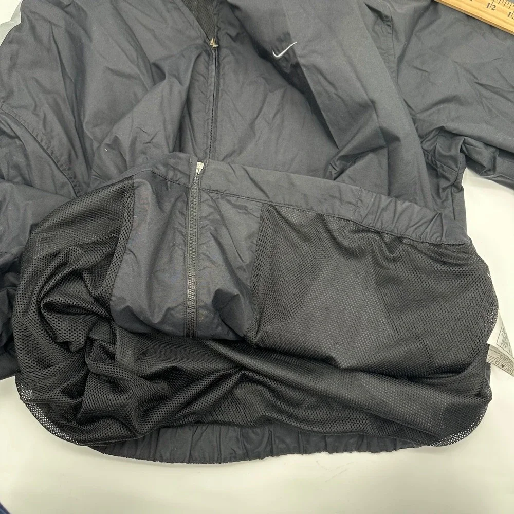 Nike part zipper